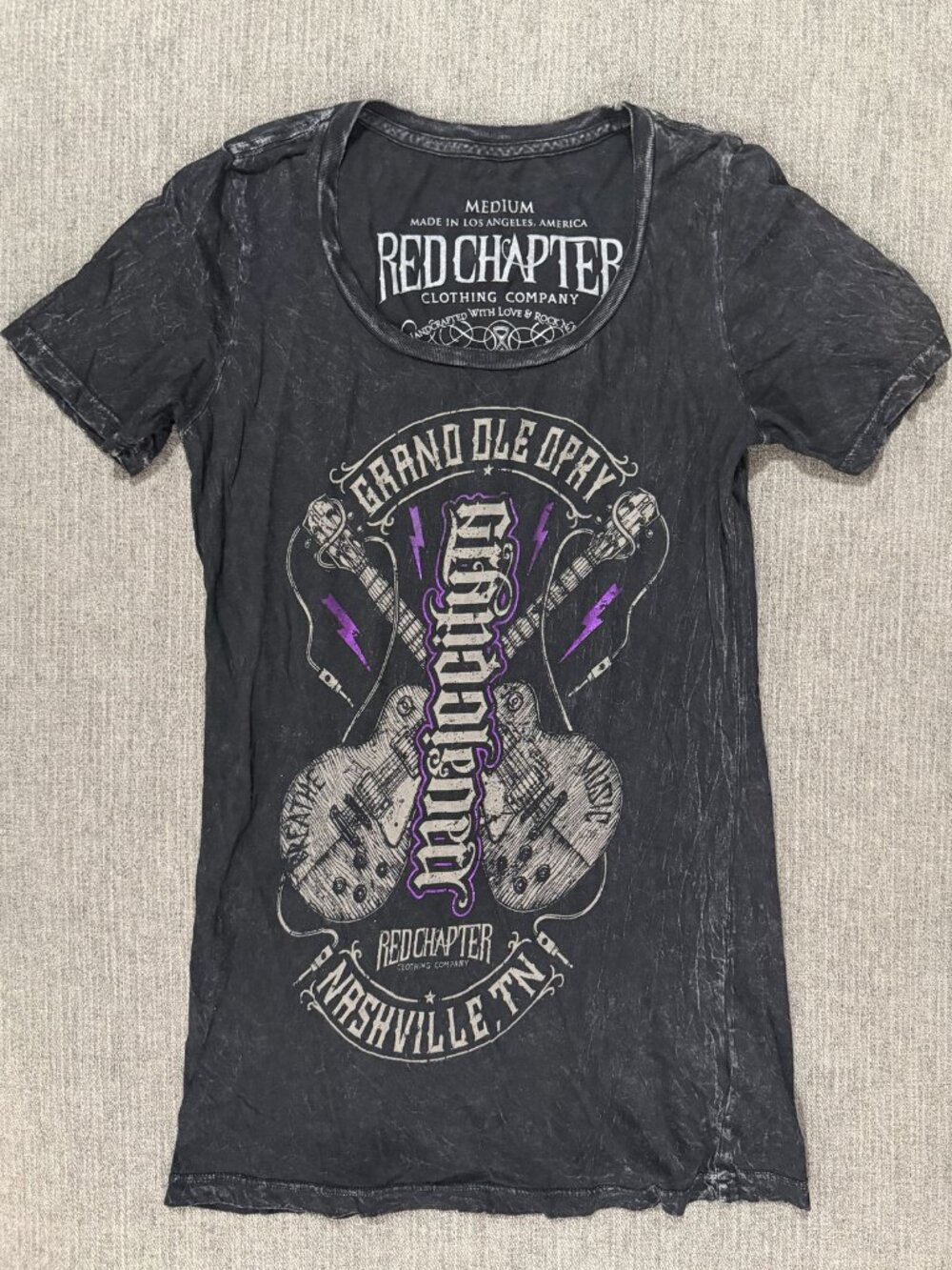 Red Chapter Size Medium (M) Black Distressed Grand Ole Opry Graphic T-Shirt